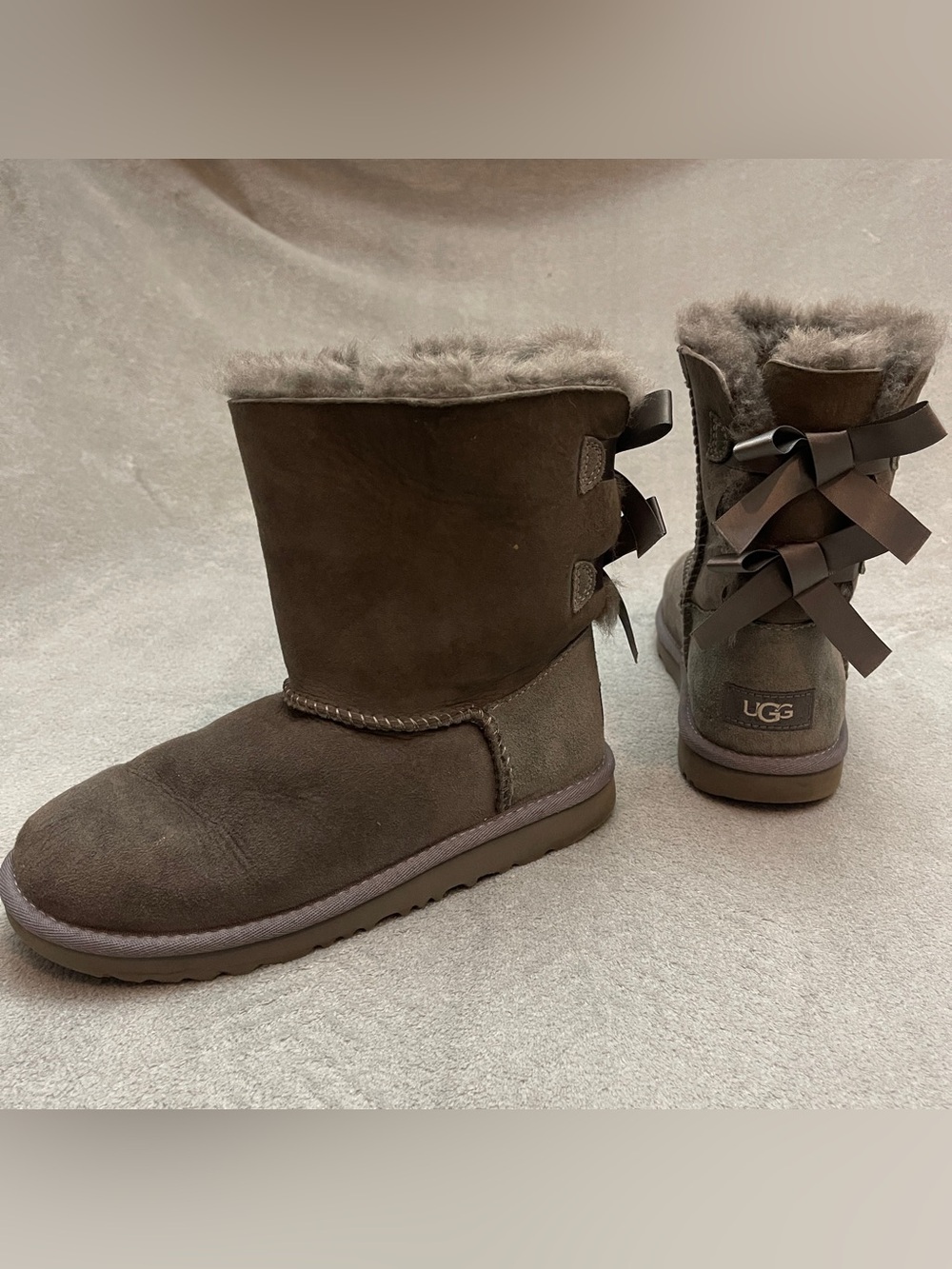 UGG Bailey Bow II Gray Suede Shearling Lined Bow Pull On Mid-Calf Boot Size 4